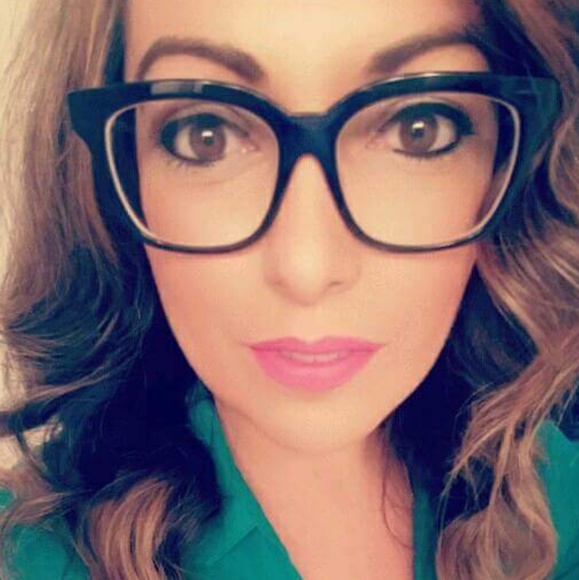 Meet your Posher, Stephanie - Picture 1 of 1